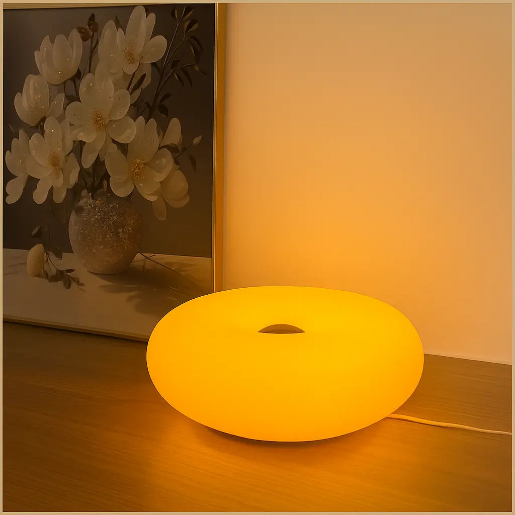 Lampe portable halo sur table de chevet - Ambiance douce minimaliste